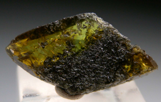 Titanite from Tete Prov., Mozambique [db_pics/pics/r571b.jpg]