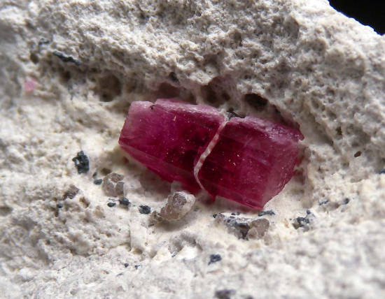 Red Beryl from Violet Claim, Wah Wah Mtns., Beaver Co., Utah, USA [db_pics/pics/r587b.jpg]