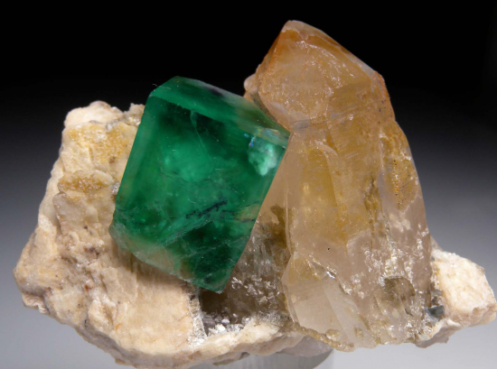 Fluorite with Quartz from Erongo Mtns., Namibia [db_pics/pics/r602a.jpg]