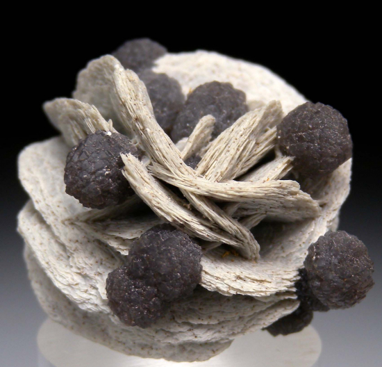 Calcite on Calcite (?) from Herja Mine, Baia Mare, Maramures County, Romania [db_pics/pics/r606b.jpg]