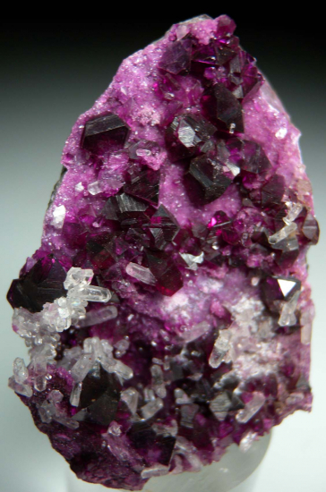 Kammererite from Kop Krom Mine, Kop Daglari, East Anatolia, Turkey [db_pics/pics/r614a.jpg]