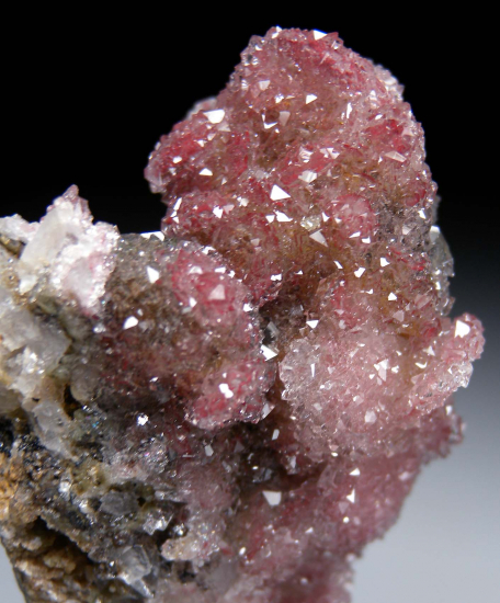 Apophyllite over Calcite with Quartz from 2nd Sovetskii Mine, Dalnegorsk, Primorsky Krai, Russia [db_pics/pics/r618c.jpg]