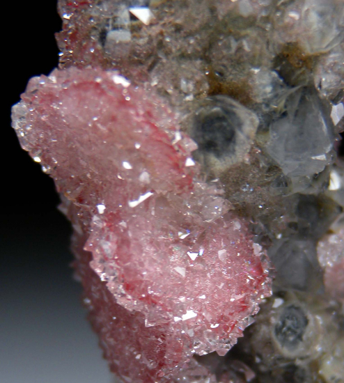 Apophyllite over Calcite with Quartz from 2nd Sovetskii Mine, Dalnegorsk, Primorsky Krai, Russia [db_pics/pics/r618d.jpg]