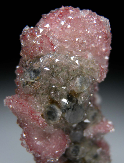 Apophyllite over Calcite with Quartz from 2nd Sovetskii Mine, Dalnegorsk, Primorsky Krai, Russia [db_pics/pics/r618e.jpg]