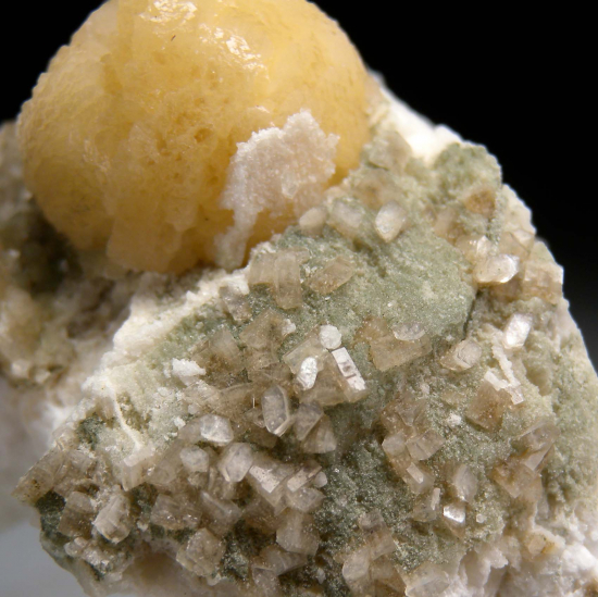 Stilbite with Huelandite from Millington Quarry, Bernards Township, Somerset County, New Jersey, USA [db_pics/pics/r624c.jpg]