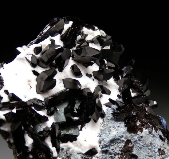 Benitoite, Neptunite from Gem Mine, San Benito Co., California, USA [db_pics/pics/r642b.jpg]