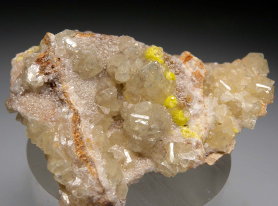 Smithsonite, Willemite, Mimetite from Berg Aukas Mine, Otavi Mtns., Namibia [db_pics/pics/r643b.jpg]