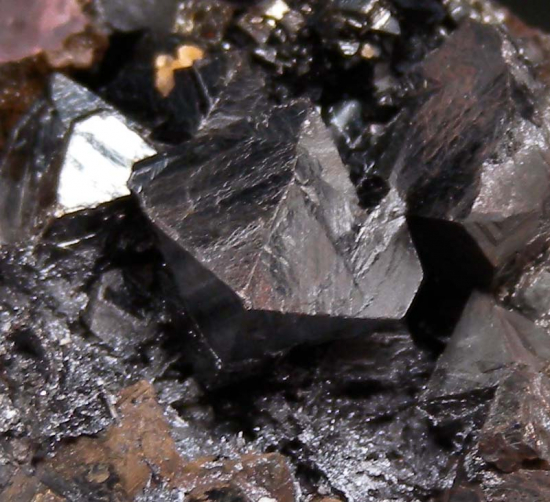 Hausmannite from N'Chwanning Mine, Kuruman, South Africa [db_pics/pics/r645c.jpg]