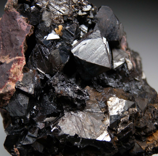 Hausmannite from N'Chwanning Mine, Kuruman, South Africa [db_pics/pics/r645d.jpg]