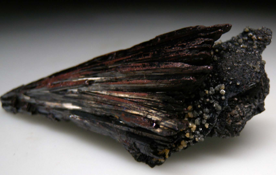 Kermesite with Valentinite, Paakkonenite from Kermesite occurrence, Dafeng, Shanglin County, Nanning, Guangxi, China [db_pics/pics/r646c.jpg]