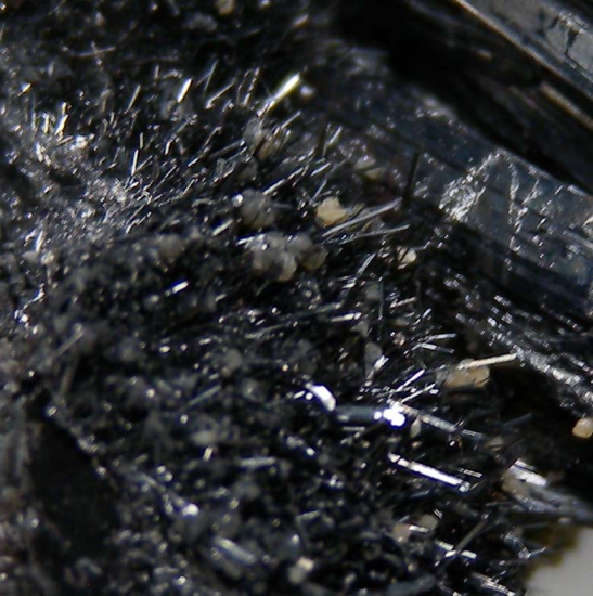 Kermesite with Valentinite, Paakkonenite from Kermesite occurrence, Dafeng, Shanglin County, Nanning, Guangxi, China [db_pics/pics/r646d.jpg]