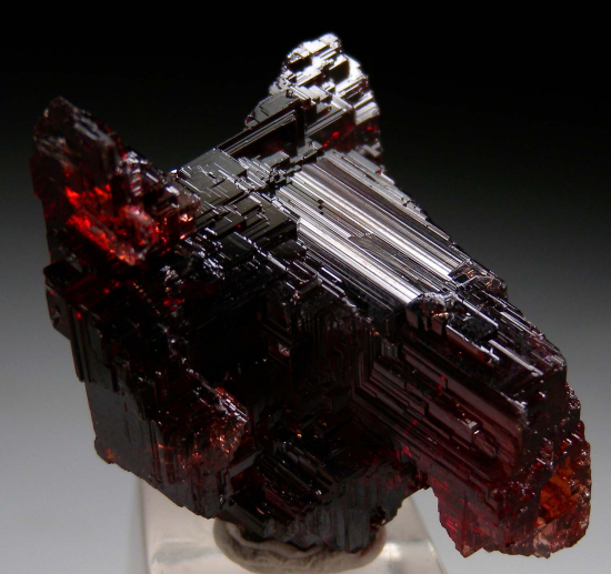 Spessartine from Navegador Mine, Minas Gerais, Brazil [db_pics/pics/r667a.jpg]