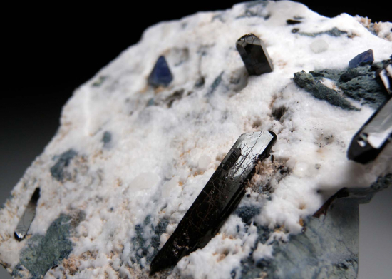 Benitoite with Neptunite from Gem Mine, San Benito Co., California, USA [db_pics/pics/r675b.jpg]