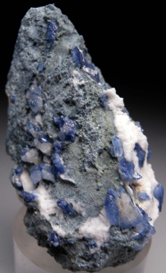 Benitoite from Gem Mine, San Benito Co., California, USA [db_pics/pics/r677b.jpg]