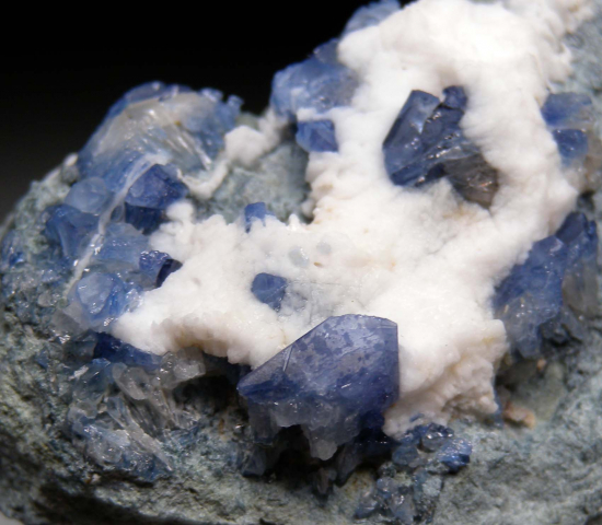 Benitoite from Gem Mine, San Benito Co., California, USA [db_pics/pics/r677c.jpg]