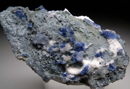 Benitoite from Gem Mine, San Benito Co., California, USA [db_pics/pics/r677d.jpg]