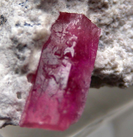 Red Beryl from Violet Claim, Wah Wah Mtns., Beaver Co., Utah, USA [db_pics/pics/r681c.jpg]