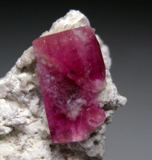 Red Beryl from Violet Claim, Wah Wah Mtns., Beaver Co., Utah, USA [db_pics/pics/r682c.jpg]