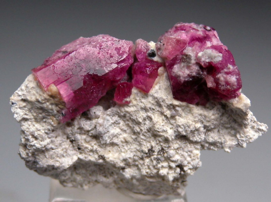 Red Beryl from Violet Claim, Wah Wah Mtns., Beaver Co., Utah, USA [db_pics/pics/r683b.jpg]