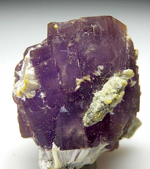 Coquimbite from Javier Mine, Ayacucho Dept., Peru [db_pics/pics/sa572a.jpg]