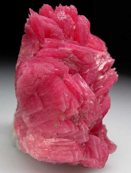 Rhodonite from Chiurucu Mine, Bolognesi Prov., Ancash Dept., Peru [db_pics/pics/sa600b.jpg]