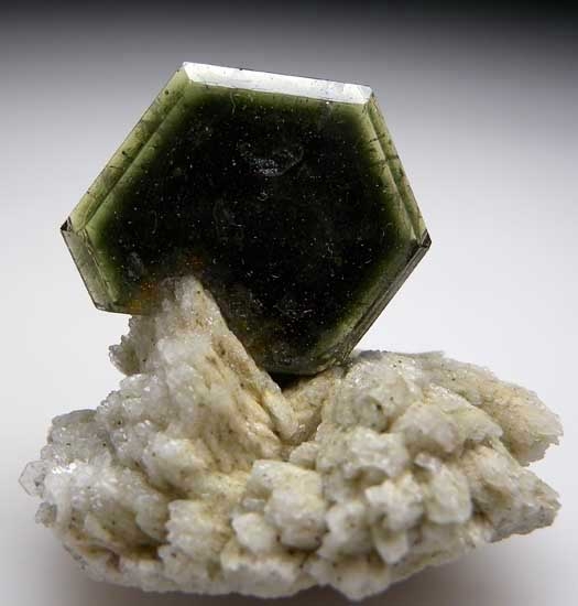 Apatite from Sapo Mine, Minas Gerais, Brazil [db_pics/pics/sa840a.jpg]