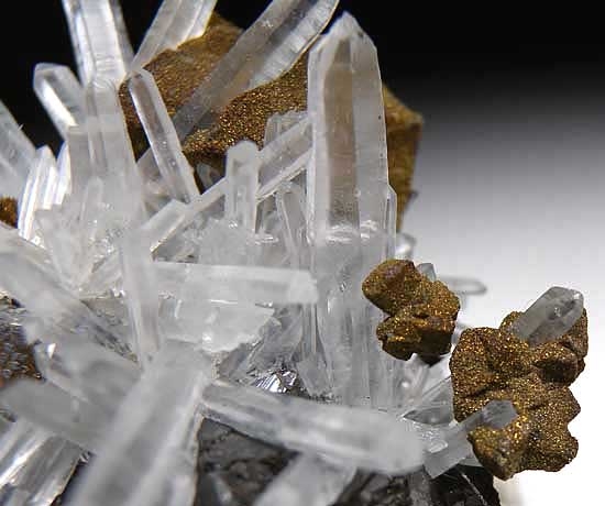 Chalcopyrite, Quartz on Sphalerite from Alimon Mine, Huaron District, Peru [db_pics/pics/sa921b.jpg]