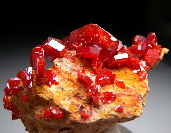 Vanadinite from Mibladen, Morocco [db_pics/pics/t118b.jpg]