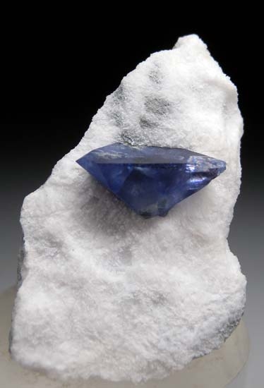 Benitoite from Gem Mine, San Benito Co., California, USA [db_pics/pics/t162a.jpg]