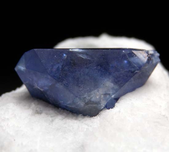 Benitoite from Gem Mine, San Benito Co., California, USA [db_pics/pics/t162b.jpg]