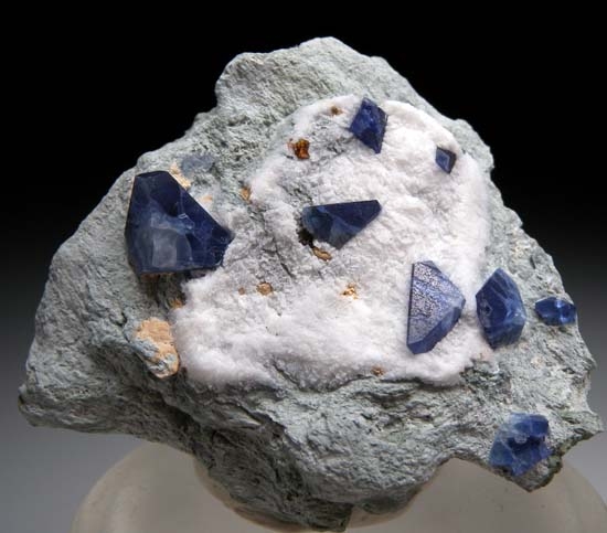 Benitoite with Joaquinite from Gem Mine, San Benito Co., California, USA [db_pics/pics/t163a.jpg]