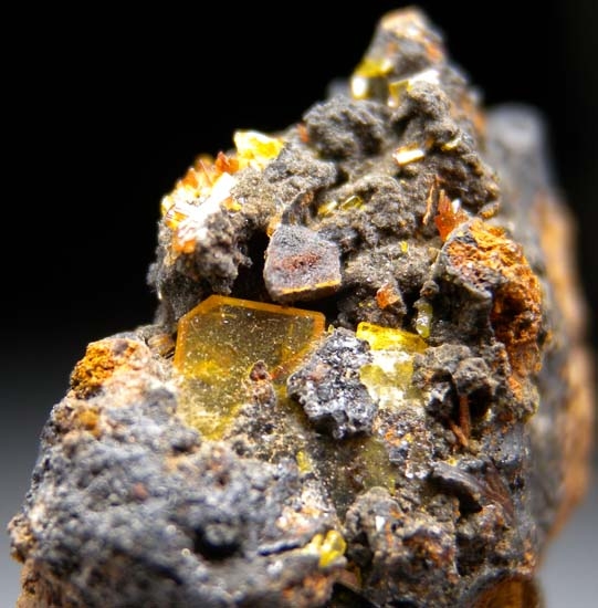 Raspite with Stolzite from Broken Hill, New South Wales, Australia [db_pics/pics/t166b.jpg]