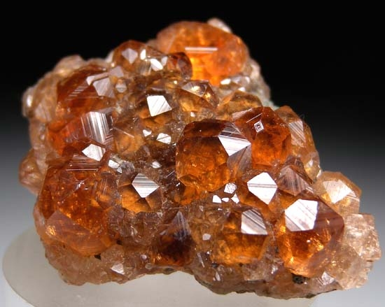 Grossular from Jeffrey Mine, Asbestos, Quebec, Canada [db_pics/pics/t224a.jpg]