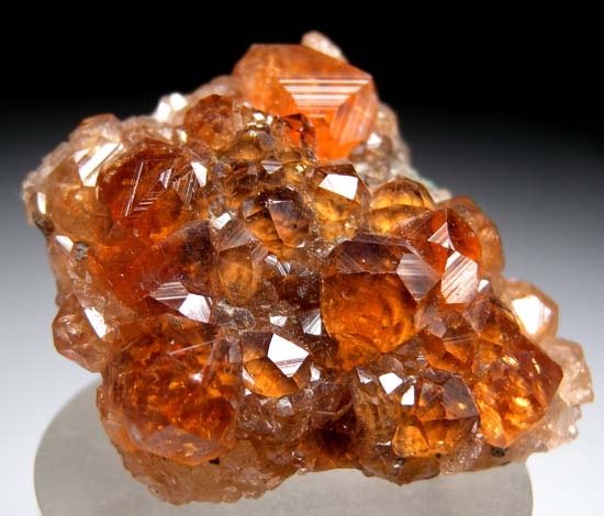 Grossular from Jeffrey Mine, Asbestos, Quebec, Canada [db_pics/pics/t224b.jpg]