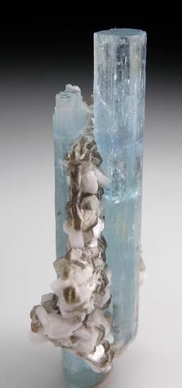 Aquamarine from Lamjung District, Gandeki, Nepal [db_pics/pics/t245b.jpg]