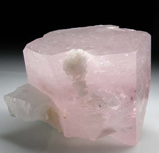 Tantalite on Morganite from Skardu District, Pakistan [db_pics/pics/t246e.jpg]