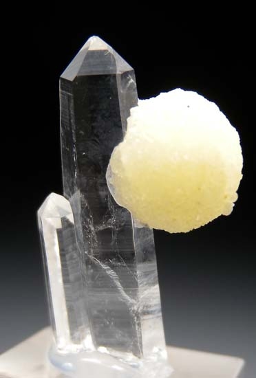 Wavellite on Quartz from Siglo XX Mine, Llallagua, Potosi, Bolivia [db_pics/pics/t326b.jpg]