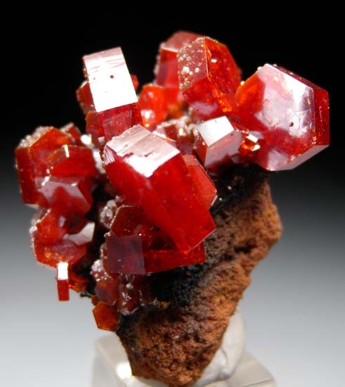 Vanadinite from Mibladen, Morocco [db_pics/pics/t404a.jpg]