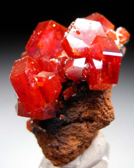 Vanadinite from Mibladen, Morocco [db_pics/pics/t404c.jpg]