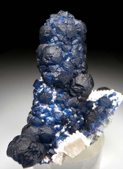 Fluorite on Quartz from Huanggang Mine, Chifeng, Inner Mongolia, China [db_pics/pics/t466d.jpg]