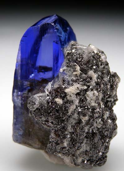 Tanzanite from Merelani Hills, Arusha, Tanzania [db_pics/pics/t492b.jpg]
