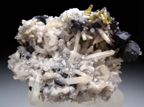 Galena and Mimetite with Quartz from Tsumeb, Namibia [db_pics/pics/t543a.jpg]