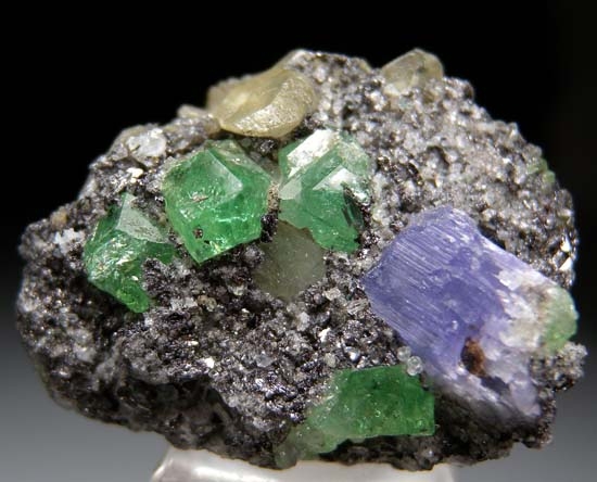 Tanzanite, Tsavorite, Diopside on Graphite from Merelani Hills, Arusha, Tanzania [db_pics/pics/t565a.jpg]