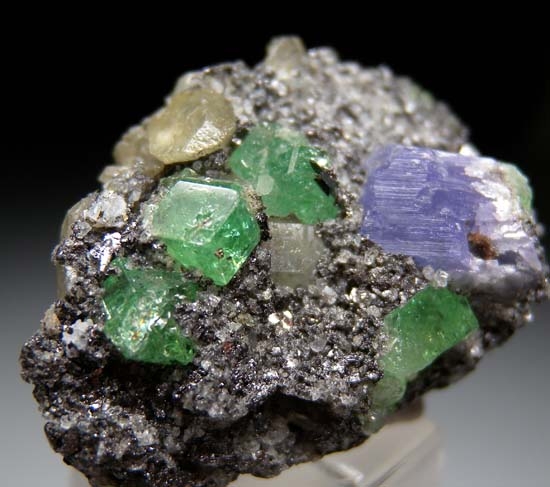 Tanzanite, Tsavorite, Diopside on Graphite from Merelani Hills, Arusha, Tanzania [db_pics/pics/t565b.jpg]
