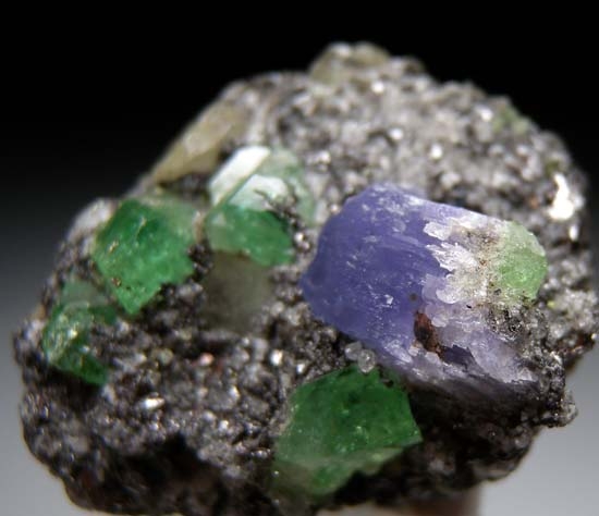 Tanzanite, Tsavorite, Diopside on Graphite from Merelani Hills, Arusha, Tanzania [db_pics/pics/t565d.jpg]