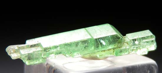 Tsavorite from Merelani Hills, Arusha, Tanzania [db_pics/pics/t570c.jpg]