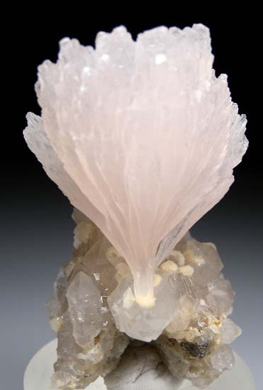 Calcite on Quartz from China [db_pics/pics/t628b.jpg]