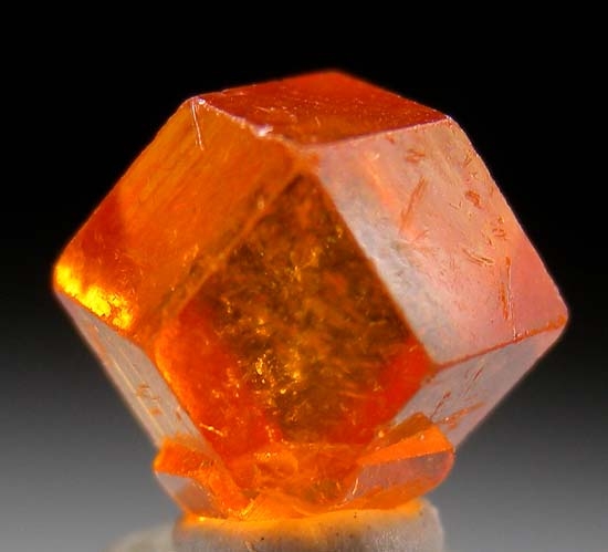 Spessartine from Jos, Nigeria [db_pics/pics/t644b.jpg]