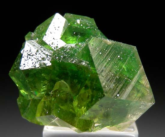 Grossular from Jeffrey Mine, Asbestos, Quebec, Canada [db_pics/pics/t694a.jpg]