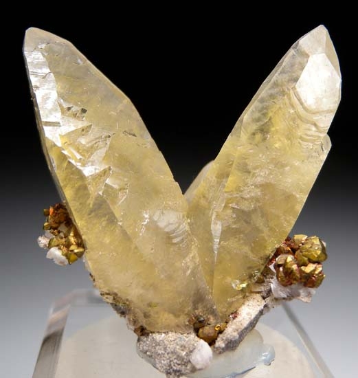 Calcite iwth Chalcopyrite from Sweetwater Mine, Missouri, USA [db_pics/pics/t760a.jpg]